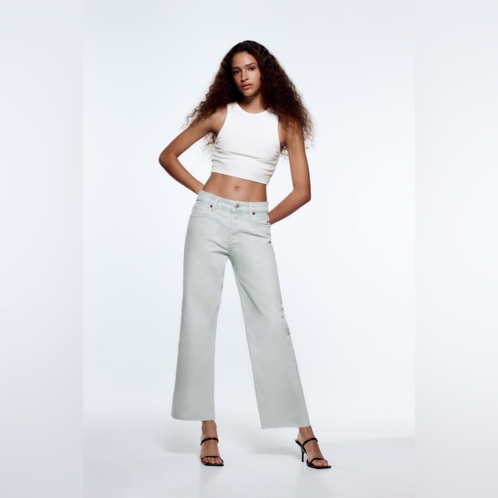 Zara MID-RISE WIDE STRAIGHT JEANS size 6